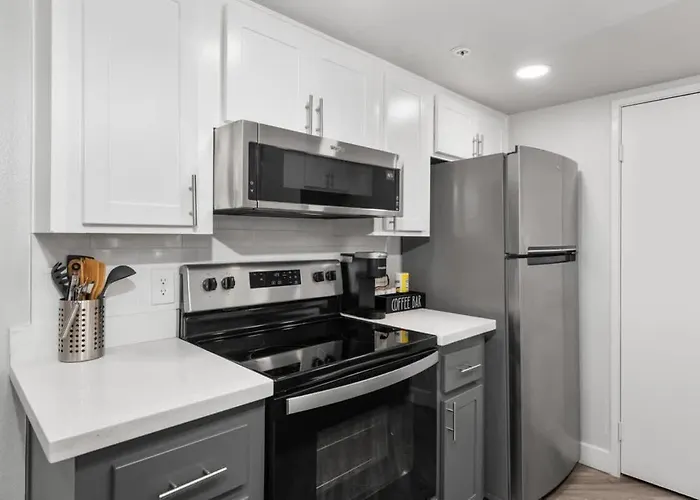 Apartment Chill 2br Near Asu, Pool, Grill, Parking,pet Frndly Tempe