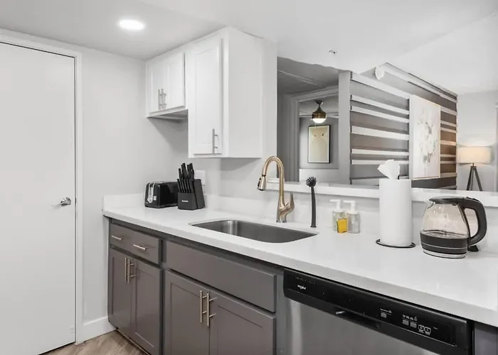 Chill 2br Near Asu, Pool, Grill, Parking,pet Frndly * Tempe